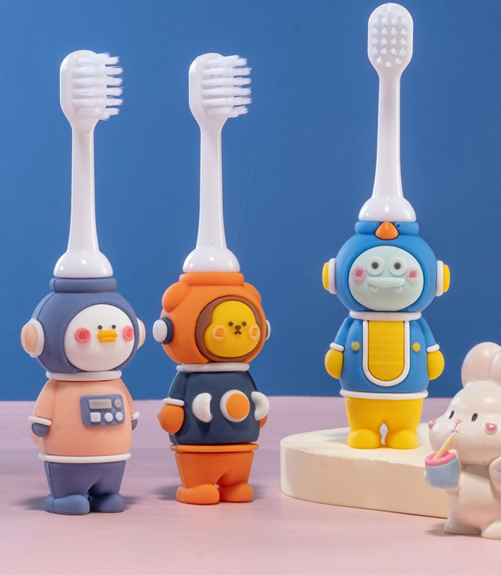 KAKAGUGU Astronaut Toothbrush with safety stopper – soft bristles for Overall Oral Care, BPA-Free, Safe for Kids (Pack of 1)(Multicolor)