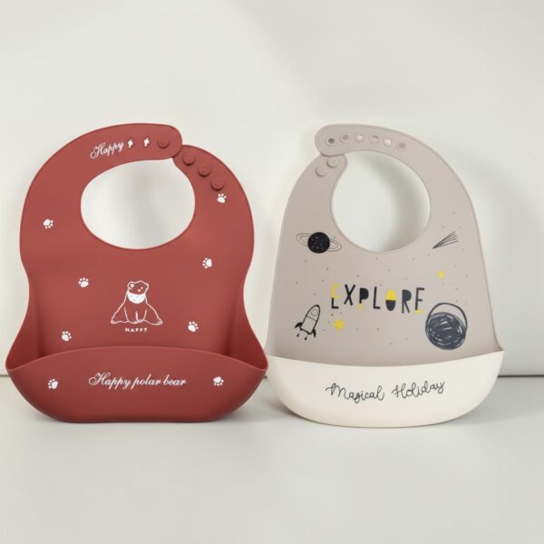KAKAGUGU Pack of 2 Silicone Baby Bibs for Feeding and Weaning with Adjustable Neckline, Waterproof, Soft and Flexible – Maroon & Grey