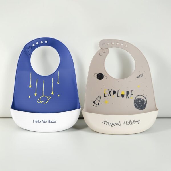 KAKAGUGU Pack of 2 Silicone Baby Bibs for Feeding and Weaning with Adjustable Neckline, Waterproof, Soft and Flexible – Blue & Grey